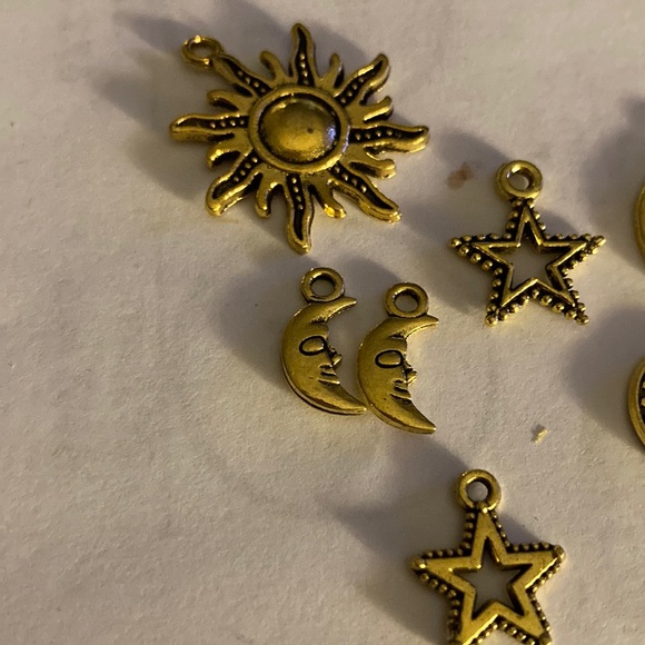 Lot of 6 gold charms/pendants celestial peace theme for jewelry - Picture 2 of 4